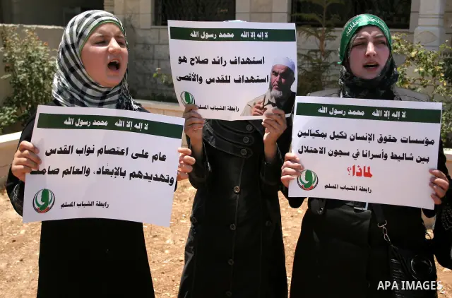 Supporters of Sheikh Raed Salah, head of the radical wing of the Islamic Movement in Israel, demonstrate outside the Red Cross office in the West Bank city of Hebron, on July 03 ,2011 after the controversial Arab-Israeli...