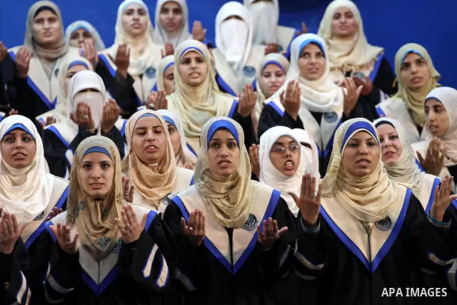 Palestinian students participate in their graduation ceremony at the Islamic University in Gaza city on July 4,2011. Photo by Mohammed Asad