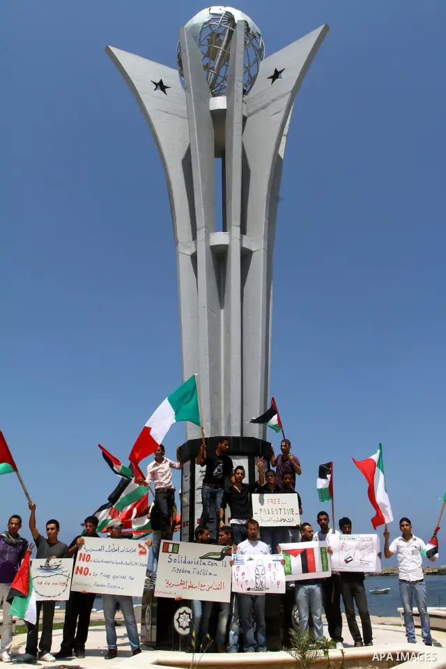 Palestinians take part in a rally to show solidarity with the "Freedom Flotilla II" at Gaza seaport July 6, 2011. Pro-Palestinian activists hoping to sail to Gaza this week fully expected their flotilla to be blocked by...