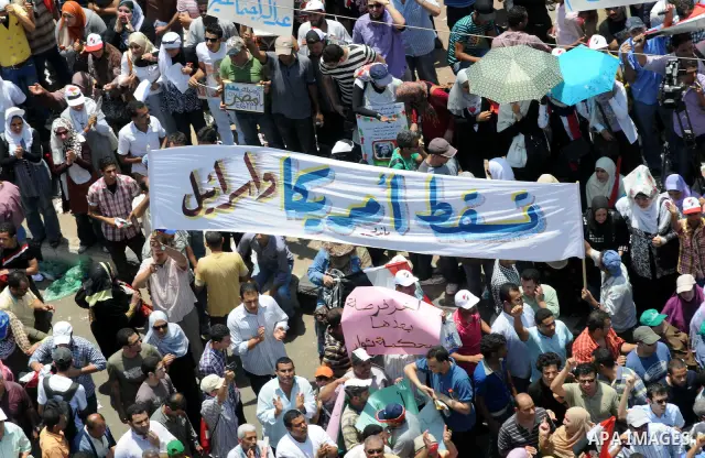 Protesters gather in Tahrir square in Cairo July 8, 2011. Thousands of Egyptians gathered in Cairo's Tahrir Square on Friday to demand faster reforms and the swifter prosecution of former officials from Hosni Mubarak's t...