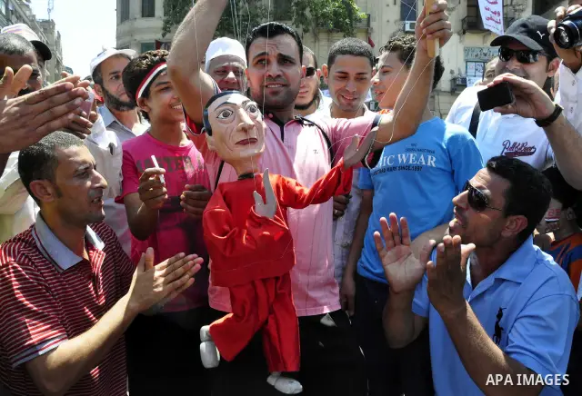 Protesters gather in Tahrir square in Cairo July 8, 2011. Thousands of Egyptians gathered in Cairo's Tahrir Square on Friday to demand faster reforms and the swifter prosecution of former officials from Hosni Mubarak's t...
