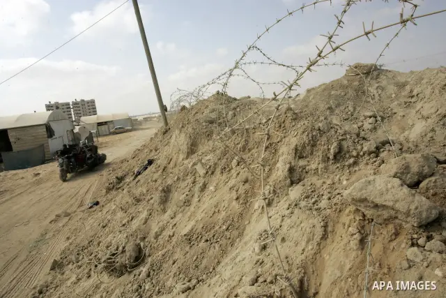 Palestinian Hamas security forces put barbed wire at the Egyptian border with the Gaza Strip in the city of Rafah, southern Gaza Strip on July 10, 2011. Where the Palestinian Hamas security forces intensified security me...