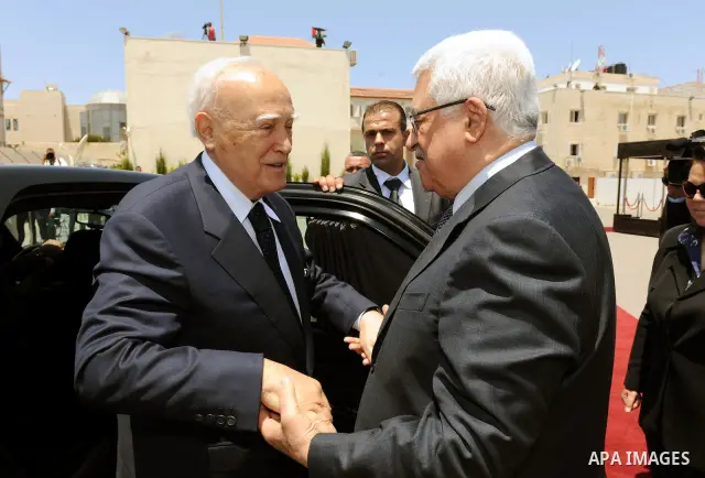 Palestinian President Mahmoud Abbas (Abu Mazen) shakes hands with Greek President, Karolos Papoulias during a meeting in the West Bank city of Ramallah on July 12, 2011. Photo by Thaer Ganaim