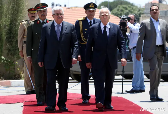 Palestinian President Mahmoud Abbas (Abu Mazen) meets with Greek President Karolos Papoulias in the West Bank city of Ramallah on July 12, 2011. Photo by Thaer Ganaim