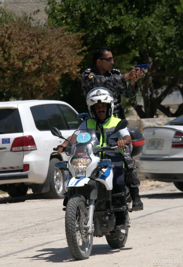 An EU policeman trains Palestinian policemen to organise the traffic in the West Bank city of Salfit on July 20,2011. . Photo by Wagdi Eshtayah