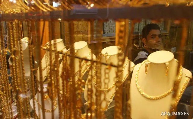 A Palestinian vendor sits in his jewellery store in Gaza city on 21 July 2011, and he says that the one gold ounce cost 1650 US dollars at the local market which is and all time high for the market. Photo by Ashraf Amra