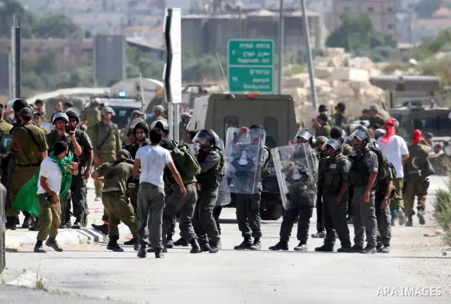 Israeli military forces during a training session at Hawara checkpoint near Nablus in the West Bank on July 26, 2011, where a riot in the Palestinian Authority. Photo by Wagdi Eshtayah