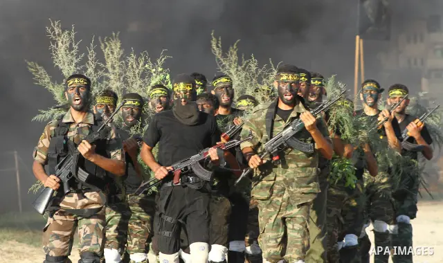 Militants of the Palestinian Islamic Jihad demonstrate their skills during a graduation ceremony in Nusirat in the central Gaza Strip July 28, 2011. Photo by Ashraf Amra