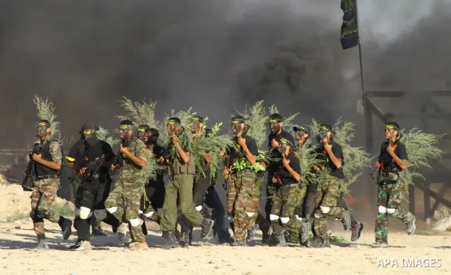 Militants of the Palestinian Islamic Jihad demonstrate their skills during a graduation ceremony in Nusirat in the central Gaza Strip July 28, 2011. Photo by Ashraf Amra