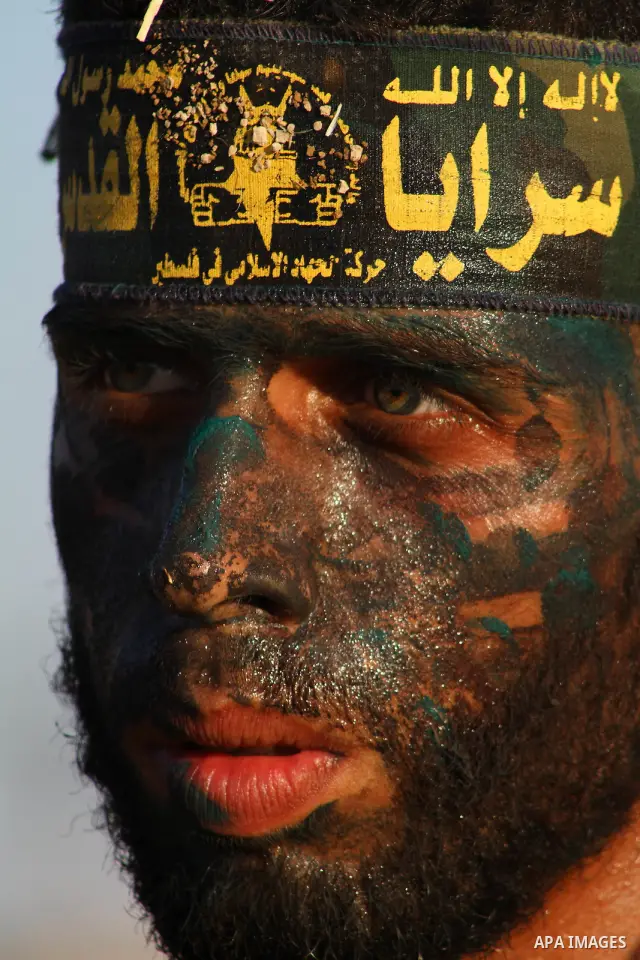 Militants of the Palestinian Islamic Jihad demonstrate their skills during a graduation ceremony in Nusirat in the central Gaza Strip July 28, 2011. Photo by Ashraf Amra