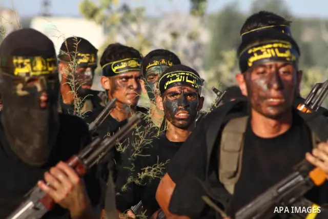 Militants of the Palestinian Islamic Jihad demonstrate their skills during a graduation ceremony in Nusirat in the central Gaza Strip July 28, 2011. Photo by Ashraf Amra