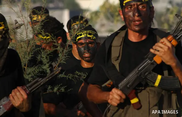Militants of the Palestinian Islamic Jihad demonstrate their skills during a graduation ceremony in Nusirat in the central Gaza Strip July 28, 2011. Photo by Ashraf Amra
