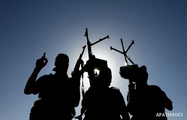 Militants of the Palestinian Islamic Jihad demonstrate their skills during a graduation ceremony in Nusirat in the central Gaza Strip July 28, 2011. Photo by Ashraf Amra