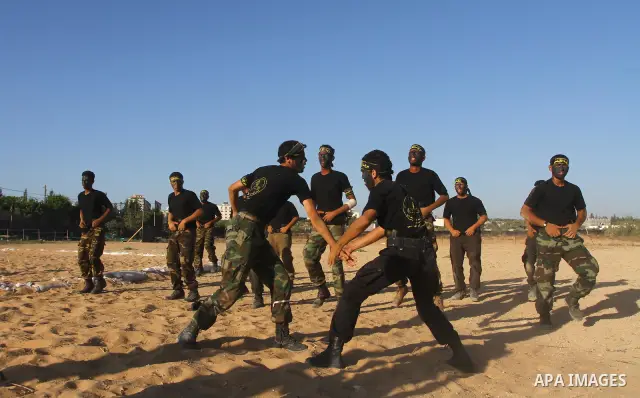 Militants of the Palestinian Islamic Jihad demonstrate their skills during a graduation ceremony in Nusirat in the central Gaza Strip July 28, 2011. Photo by Ashraf Amra