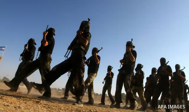 Militants of the Palestinian Islamic Jihad demonstrate their skills during a graduation ceremony in Nusirat in the central Gaza Strip July 28, 2011. Photo by Ashraf Amra