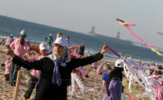 Palestinian children fly kites during an event organized by the United Nations Relief and Works Agency (UNRWA), as they seek to achieve a world record for flying kites, in the northern Gaza Strip, Thursday, July 28, 2011...