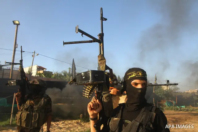 Militants of the Palestinian Islamic Jihad demonstrate their skills during a graduation ceremony in Nusirat in the central Gaza Strip July 28, 2011. Photo by Ashraf Amra