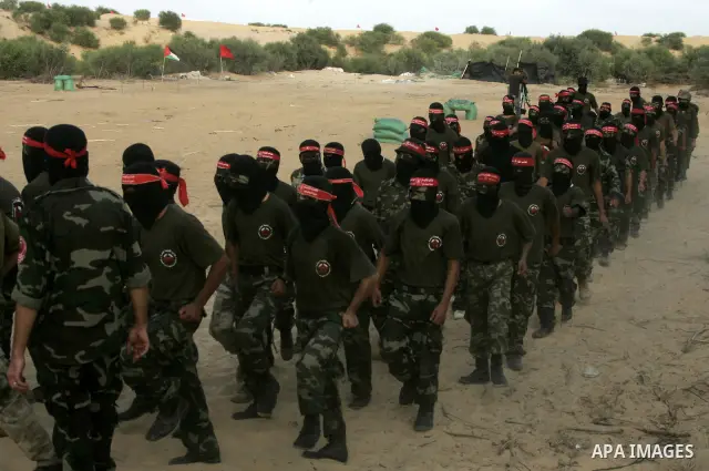 Militants of the Democratic Front for Liberation Palestine (DFLP) train during a military graduation ceremony in Rafah, southern Gaza Strip, on July 29, 2011. Photo by Abed Rahim Khatib
