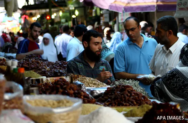 Palestinians shop for food ahead of the Muslim holy fasting month of Ramadan at Al-Zawiya market in Gaza City on July 30, 2011. Photo by Ashraf Amra