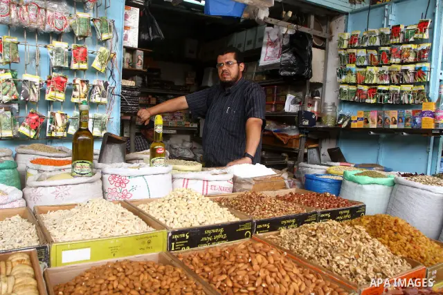 Palestinians shop for food ahead of the Muslim holy fasting month of Ramadan at Al-Zawiya market in Gaza City on July 31, 2011. Photo by Ashraf Amra