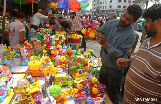 Palestinians shop for games ahead of the Muslim holy fasting month of Ramadan at Al-Zawiya market in Gaza City on July 31, 2011. Photo by Ashraf Amra