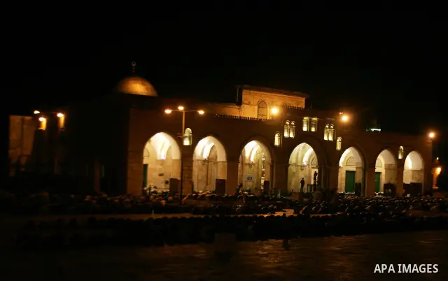 Palestinian Muslims perfom praying Taraweeh in al Aqsa mosque in the old city of Jerusalem July 31, 2011. Muslims around the world abstain from eating, drinking and conducting sexual relations from sunrise to sunset duri...