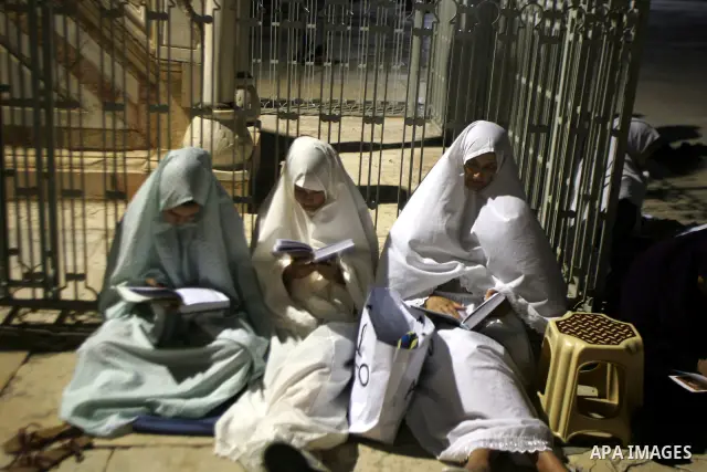 Palestinian girls read the holy Koran in al Aqsa mosque in the old city of Jerusalem July 31, 2011. Muslims around the world abstain from eating, drinking and conducting sexual relations from sunrise to sunset during Ram...