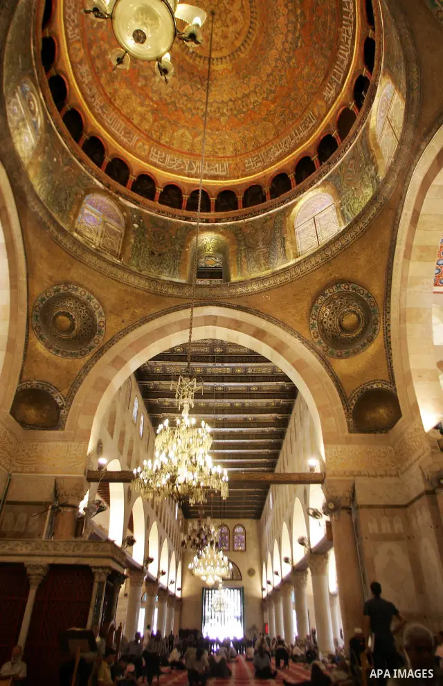 A Palestinian man reads the holy koran on the first day of holy fasting month of Ramadan in Jerusalem on Aug 1, 2011. Throughout the holy month of Ramadan devout Muslims must abstain from food, drink and sex from dawn un...