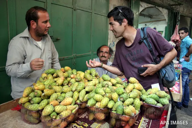A Palestinian vendor sells fruits at a market in the West Bank city of Hebron August 3, 2011. Muslims around the world abstain from eating, drinking and conducting sexual relations from sunrise to sunset during Ramadan,...