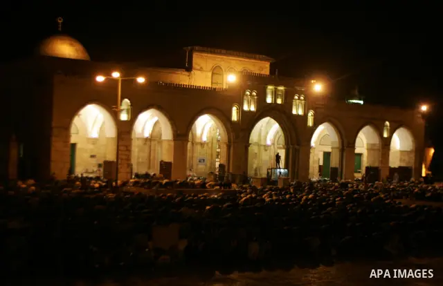Palestinian Muslims perfom praying Taraweeh in al Aqsa mosque in the old city of Jerusalem on Aug. 3, 2011. Muslims around the world abstain from eating, drinking and conducting sexual relations from sunrise to sunset du...