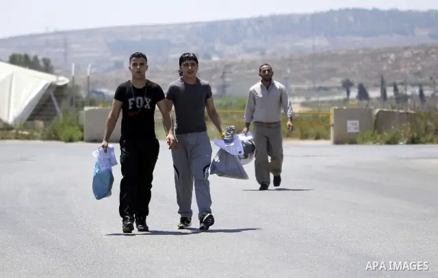 Palestinian prisoners seen crossing the border after they were released from Israeli prison, at the checkpoint of Betwnia next to the Israeli Military prison of Ofer, south of the West Bank town of Ramallah, 04 August 20...
