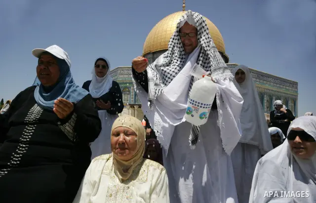 Palestinians Muslims pray in front of the Dome of the Rock on the compound known to Muslims as al-Haram al-Sharif during the first Friday of the holy month of Ramadan in Jerusalem's Old City August 5, 2011. Muslims aroun...