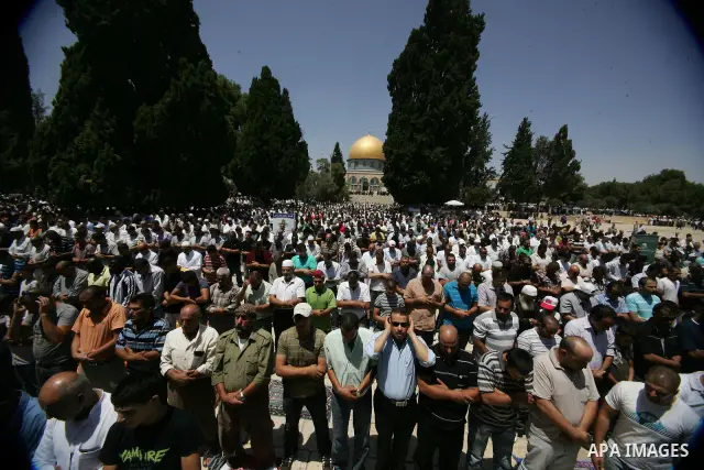 Palestinians Muslims pray in front of the Dome of the Rock on the compound known to Muslims as al-Haram al-Sharif during the first Friday of the holy month of Ramadan in Jerusalem's Old City August 5, 2011. Muslims aroun...