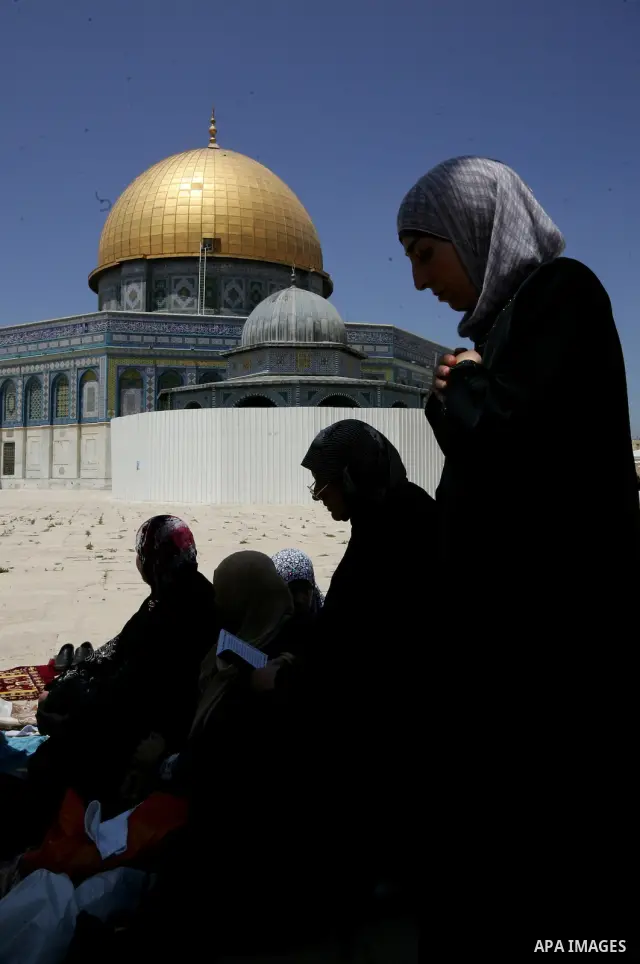 Palestinians Muslims pray in front of the Dome of the Rock on the compound known to Muslims as al-Haram al-Sharif during the first Friday of the holy month of Ramadan in Jerusalem's Old City August 5, 2011. Muslims aroun...