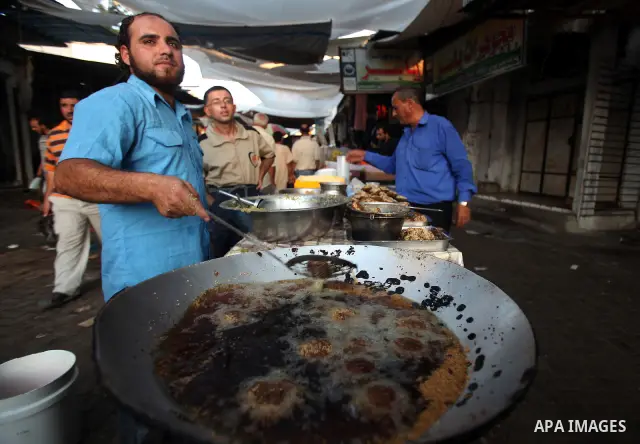 Palestinians shop for food at a market in Gaza city, August 7, 2011. Muslims around the world abstain from eating, drinking and conducting sexual relations from sunrise to sunset during Ramadan, the holiest month in the...