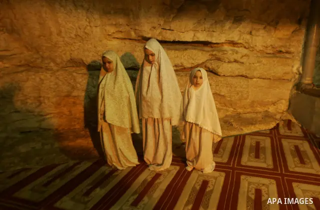 Palestinian Muslims girls perfom praying in al Aqsa mosque in the old city of Jerusalem. Muslims around the world abstain from eating, drinking and conducting sexual relations from sunrise to sunset during Ramadan, the h...