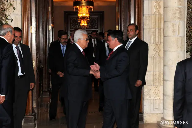 Palestinian President Mahmoud Abbas (Abu Mazen) shakes hands with the Majesty King Abdullah II during a meeting in Amman on Aug. 9, 2011. Photo by Thaer Ganaim