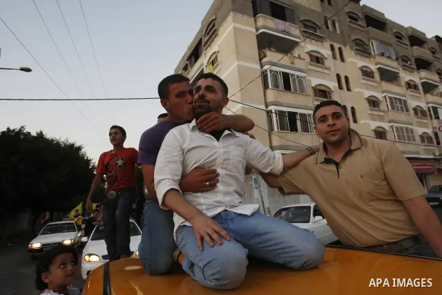 Palestinians welcome back of prisoner Belal Baker released from Israeli prisons at the Erez checkpoint in the northern Gaza Strip, following their release at the Erez crossing by Israeli border police, 15 August 2011. In...