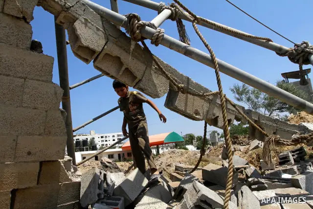 Palestinian children stand at the site of an Israeli air strike in Gaza City on August 16, 2011 after one Palestinian was killed and seven injured by overnight Israeli air strikes across the Gaza Strip, Palestinian medic...