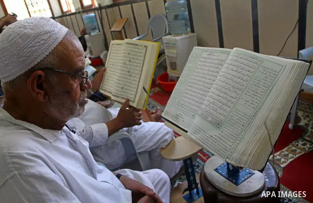 Palestinian Muslim worshipers read the Koran during the holy month of Ramadan at Al-Qassam mosque in Al-Nusairat refugee camp in the central Gaza Strip, on 17 August 2011. Muslims all over the world are observing the Hol...