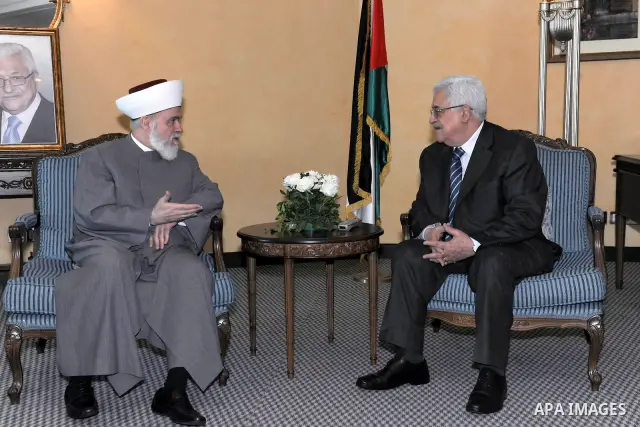 Palestinian President Mahmoud Abbas (Abu Mazen) during a meeting with the Lebanese Mufti Sheikh Mohammed Rashid Qabbani, in Beirut on Aug. 18, 2011. Photo by Thaer Ganaim