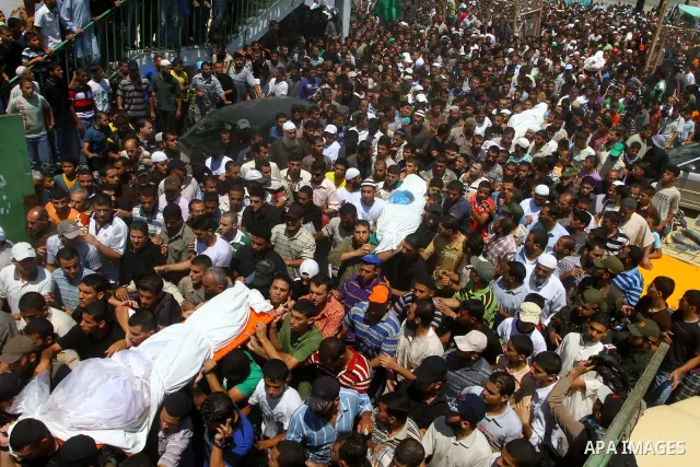 Palestinians carries the bodies of Kamal al-Nairab, the leader of an armed Palestinian faction, and other members during their funeral in Rafah in the southern Gaza Strip August 19, 2011. An Israeli air strike killed the...