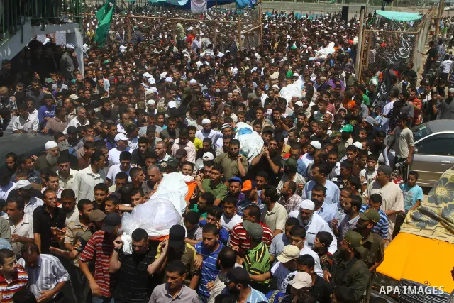Palestinians carries the bodies of Kamal al-Nairab, the leader of an armed Palestinian faction, and other members during their funeral in Rafah in the southern Gaza Strip August 19, 2011. An Israeli air strike killed the...