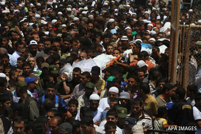 Palestinians carries the bodies of Kamal al-Nairab, the leader of an armed Palestinian faction, and other members during their funeral in Rafah in the southern Gaza Strip August 19, 2011. An Israeli air strike killed the...