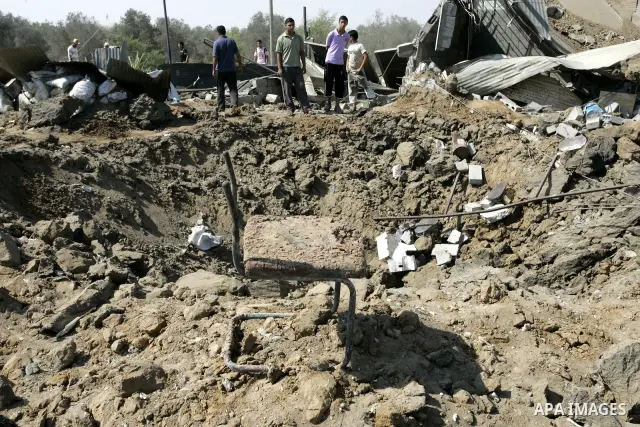Palestinians inspect the site of an overnight Israeli air raid in Khan Yunis in the southern Gaza Strip on August 20, 2011 on a third day of escalating Israeli-Palestinian tensions. Photo by Abed Rahim Khatib