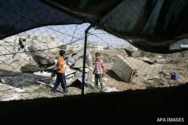 Palestinians inspect the site of an overnight Israeli air raid in Khan Yunis in the southern Gaza Strip on August 20, 2011 on a third day of escalating Israeli-Palestinian tensions. Photo by Abed Rahim Khatib