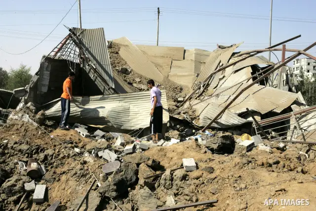 Palestinians inspect the site of an overnight Israeli air raid in Khan Yunis in the southern Gaza Strip on August 20, 2011 on a third day of escalating Israeli-Palestinian tensions. Photo by Abed Rahim Khatib