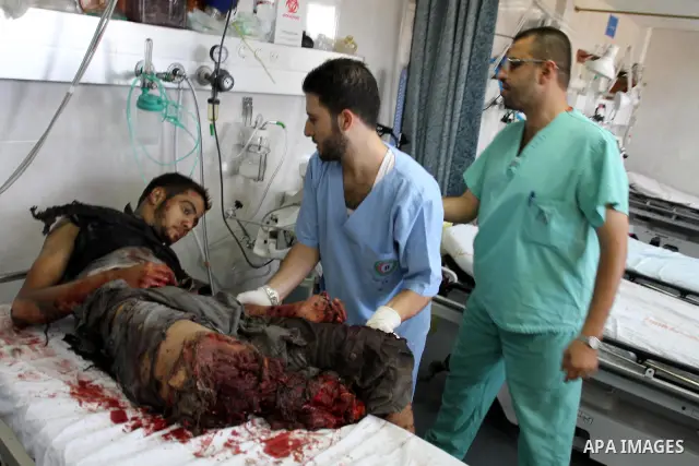 Palestinian doctors rush a wounded man into Al-Shifa hospital in Gaza City on August 20, 2011 as Israeli planes attacked the coastal enclave in retaliation for suspected Islamist militants killing eight Israelis near the...