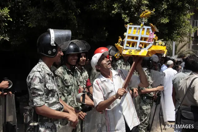 Egyptian protesters shout slogans against Israel during a protest in front of the Israeli Embassy in Cairo, on August 21, 2011. Egypt and Israel sought on Sunday to defuse a diplomatic crisis over the killing of five Egy...