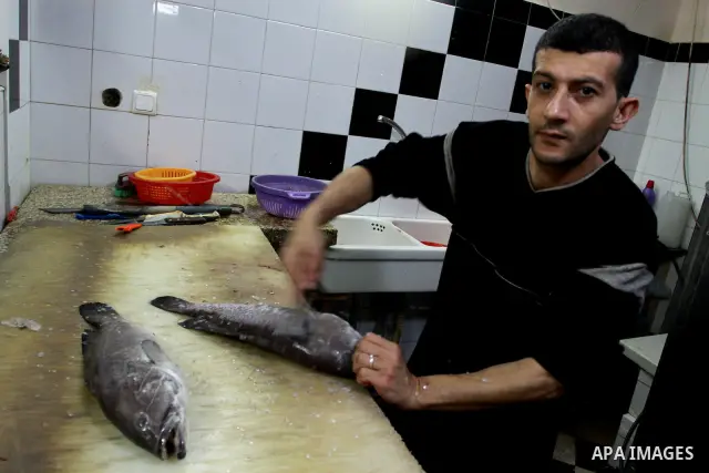 In this photo taken on May 5, 2011: A Palestinian assistant Chef prepares fish at the Moneer abu Hassira restaurant in Gaza city, ordinary people and politicians alike are served top-class seafood at the Moneer abu Hassi...